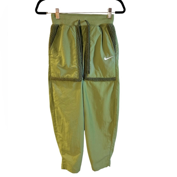 NIKE Sportswear Essential Woven High-Waisted Curve Pants in Sz XS - Picture 2 of 7